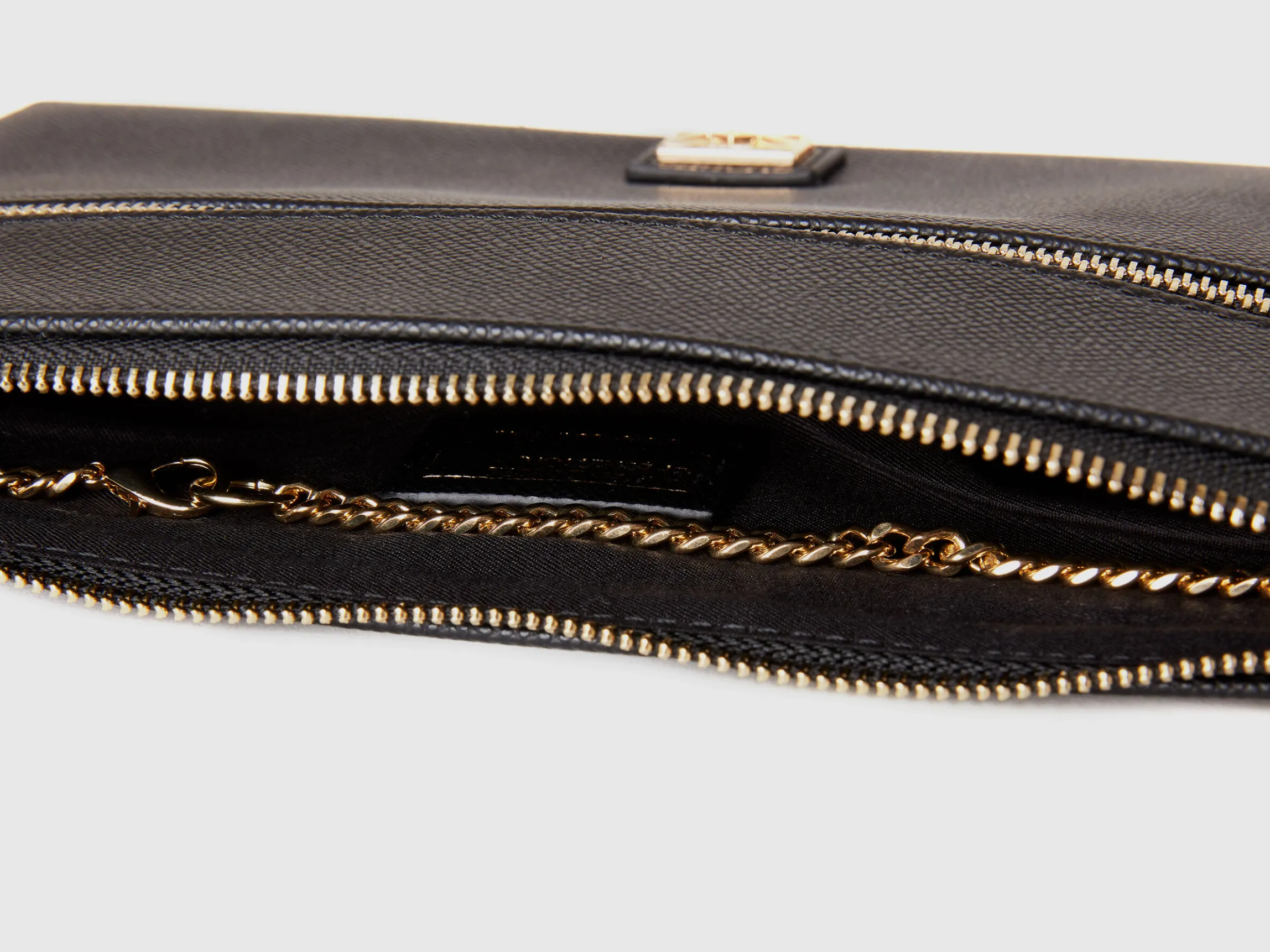 Bag with shoulder strap
