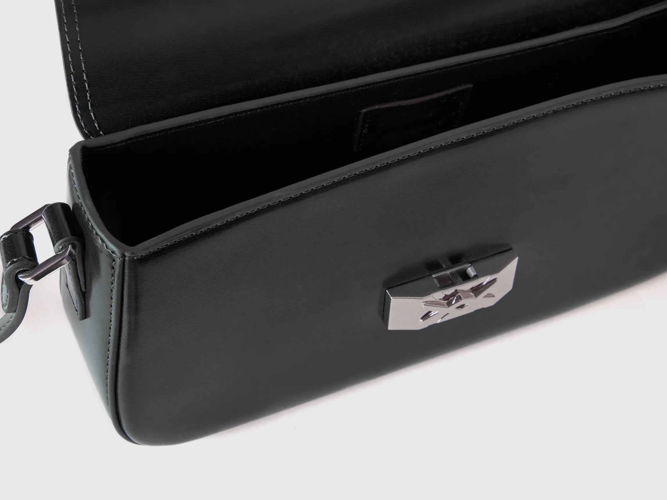 Baguette bag in synthetic leather