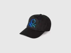 Baseball cap with logo