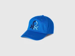 Baseball cap with logo