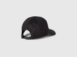 Baseball cap with logo