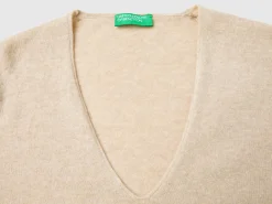 Beige V-neck sweater in pure Merino wool