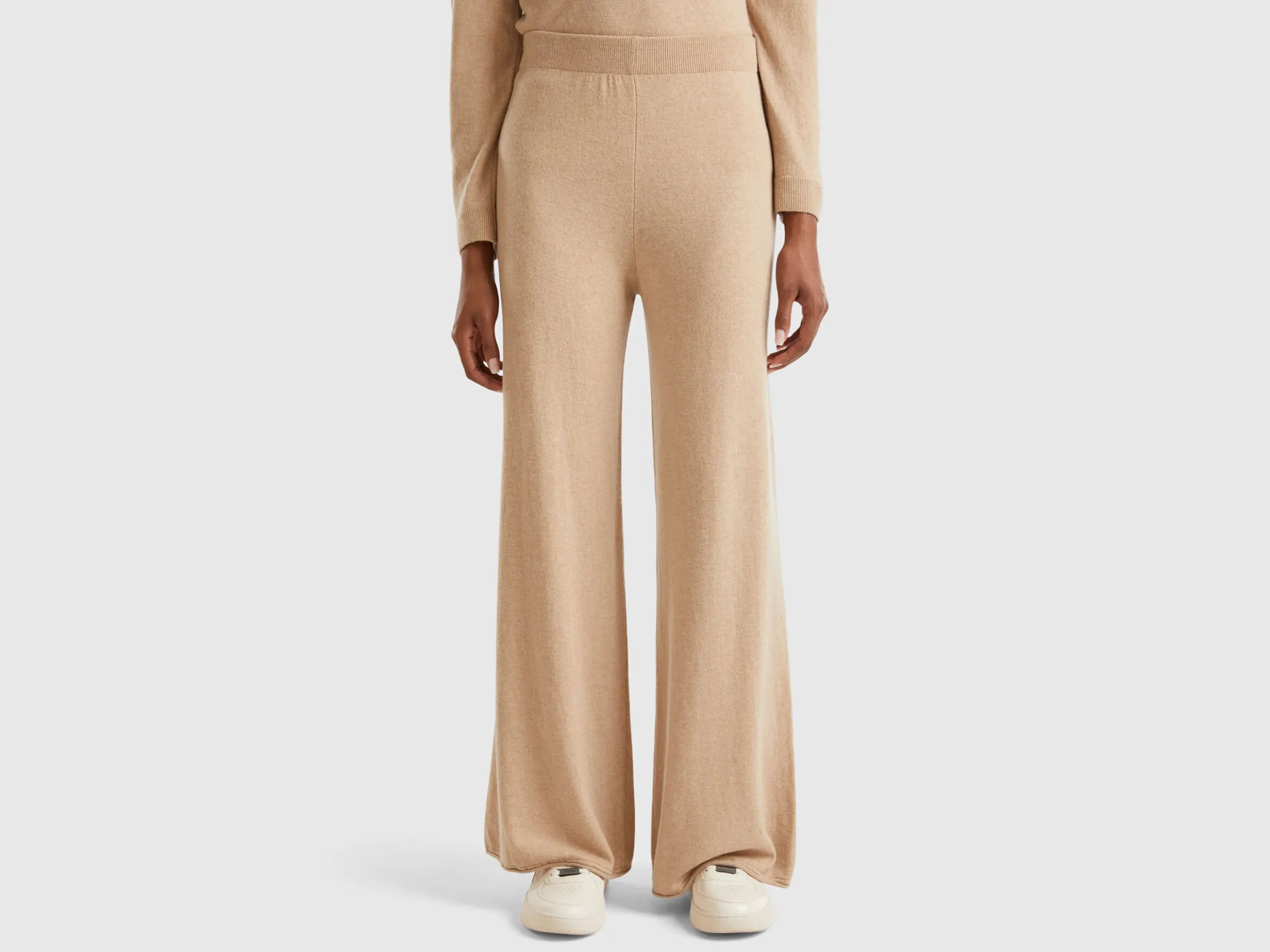 Beige wide leg trousers in cashmere and wool blend
