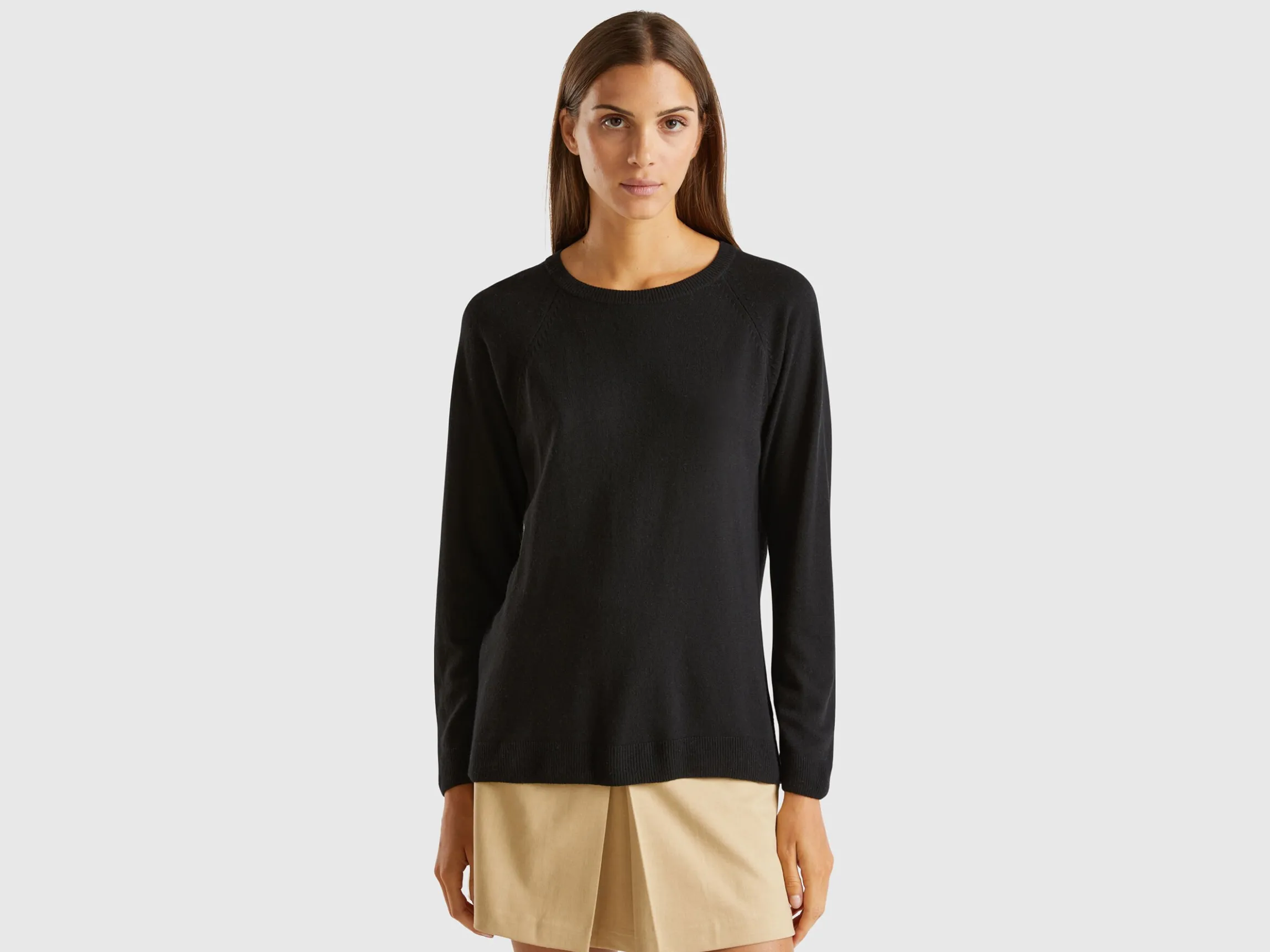 Black crew neck sweater in cashmere and wool blend