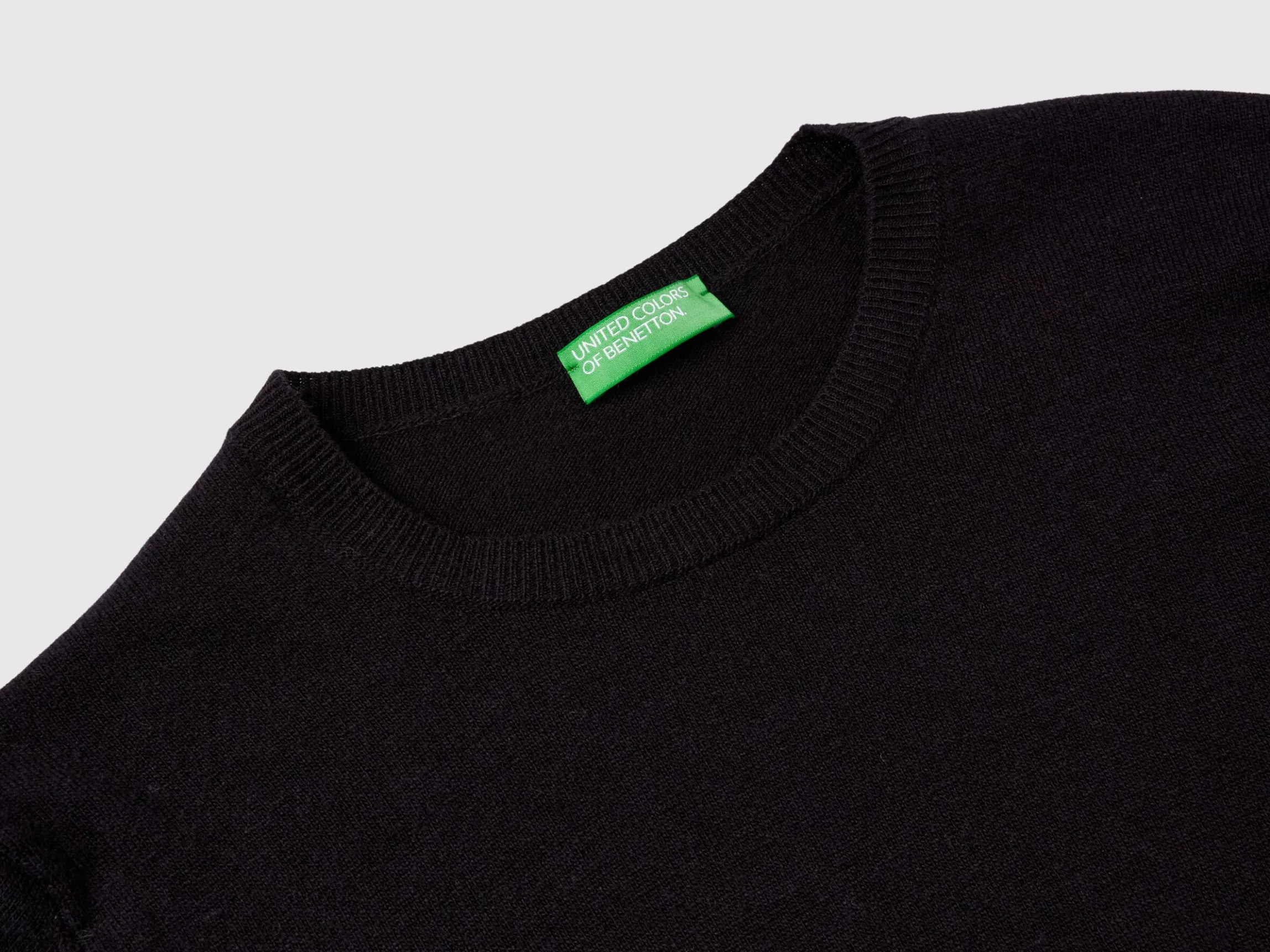 Black crew neck sweater in Merino wool