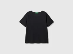 Black short sleeve t-shirt