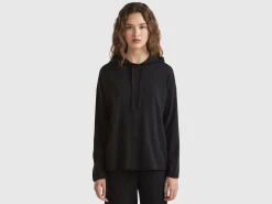 Black sweater in cashmere blend with hood