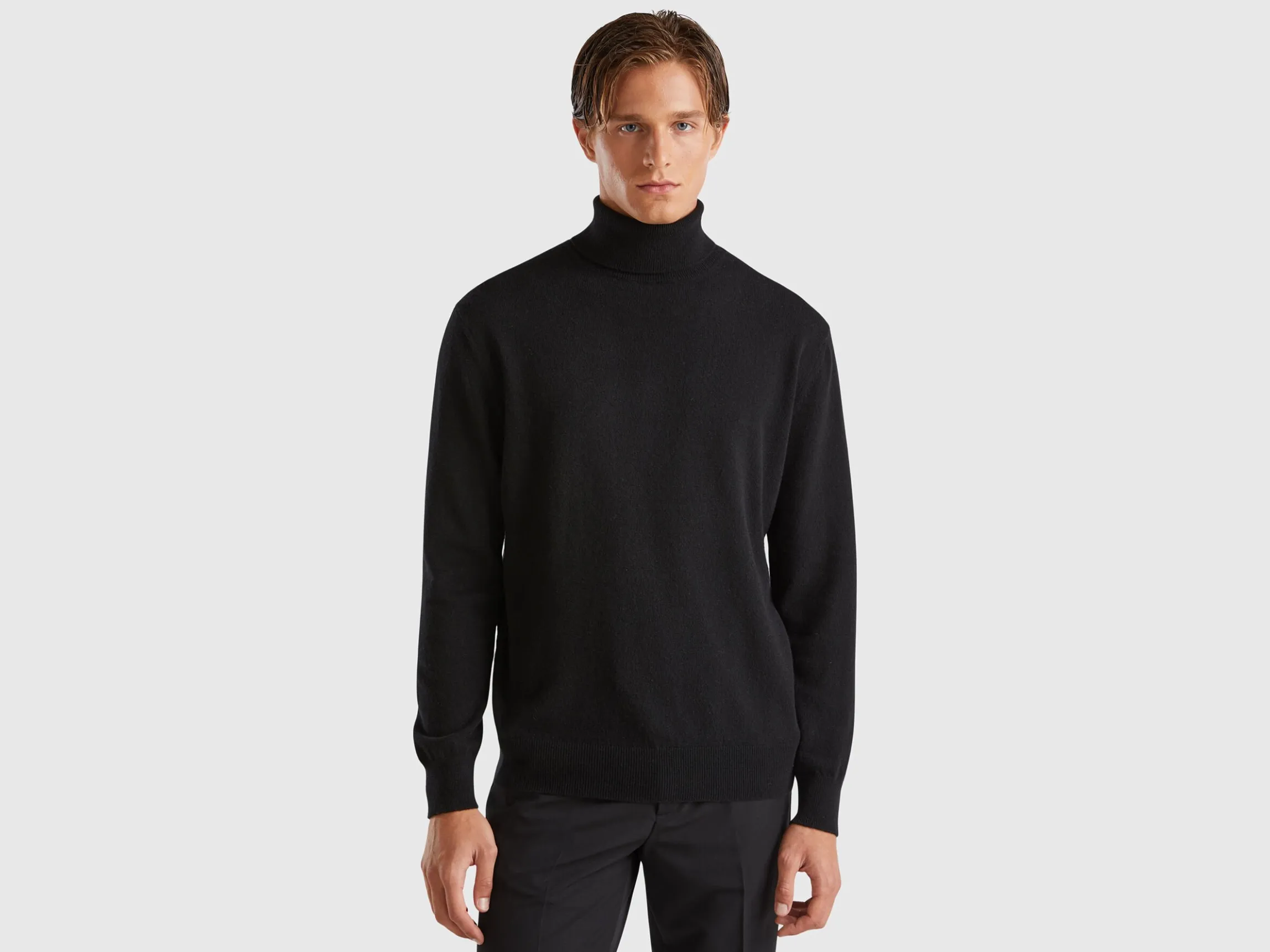 Black turtleneck in pure cashmere