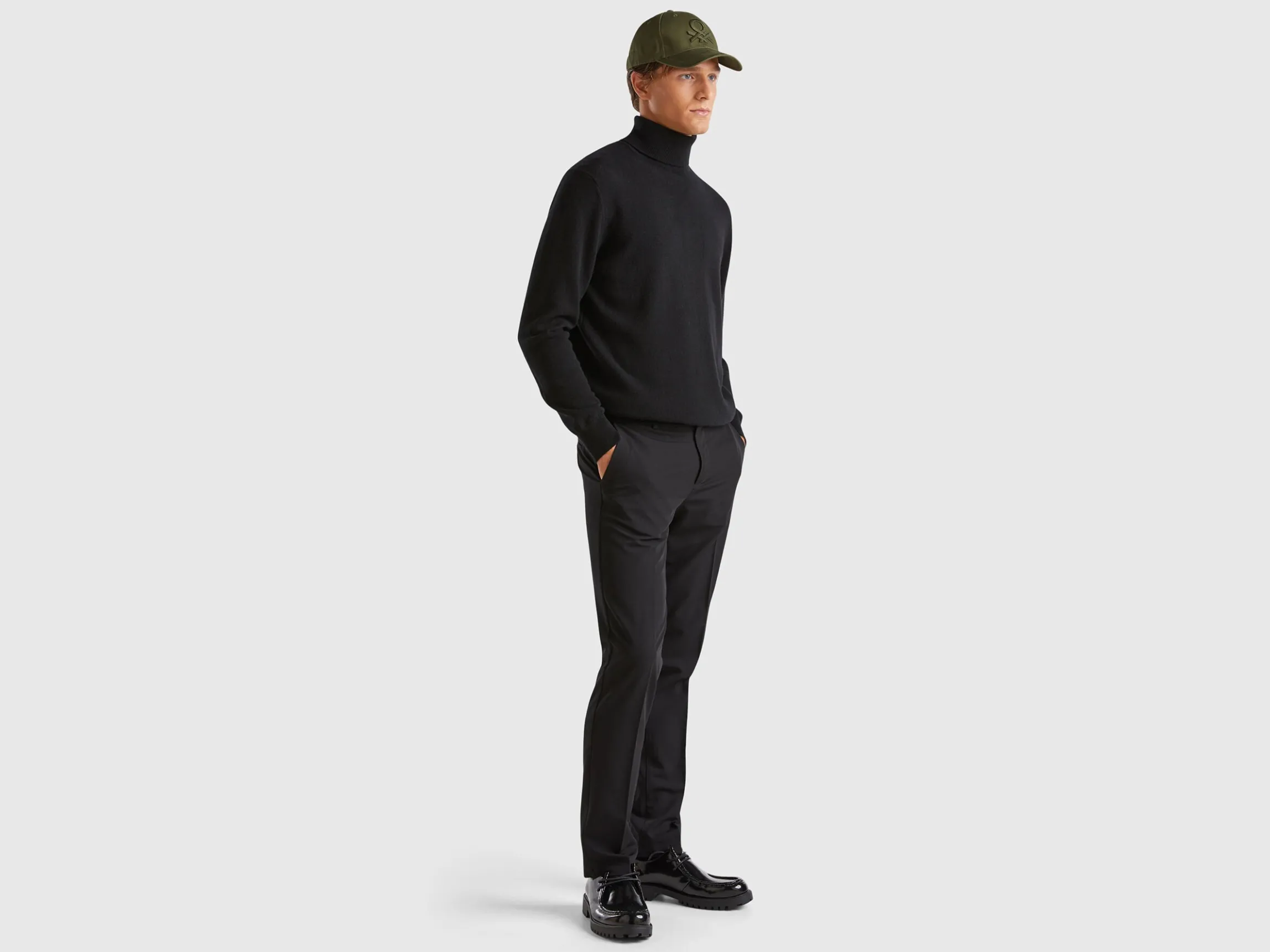 Black turtleneck in pure cashmere