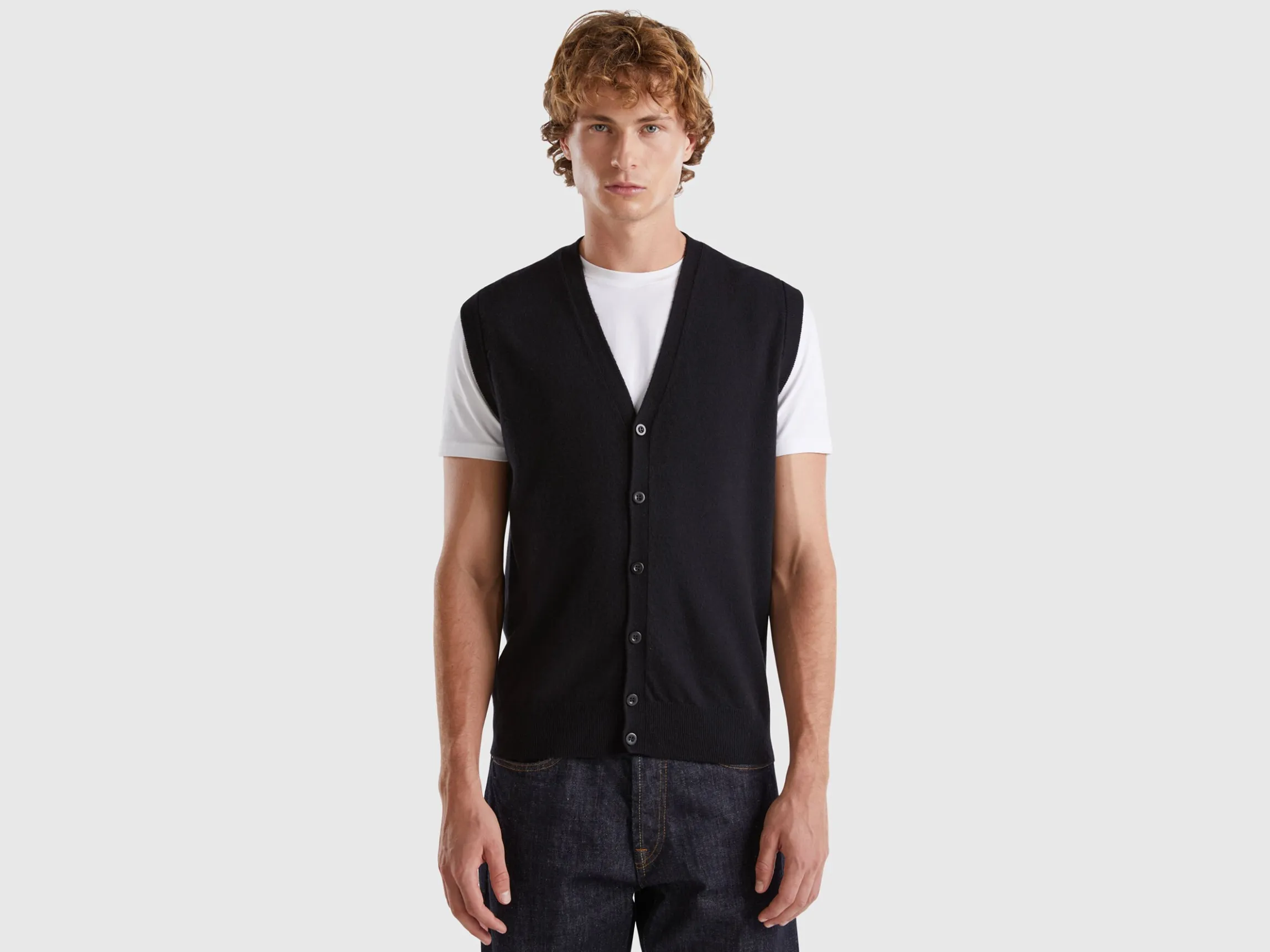 Black vest in pure Merino wool