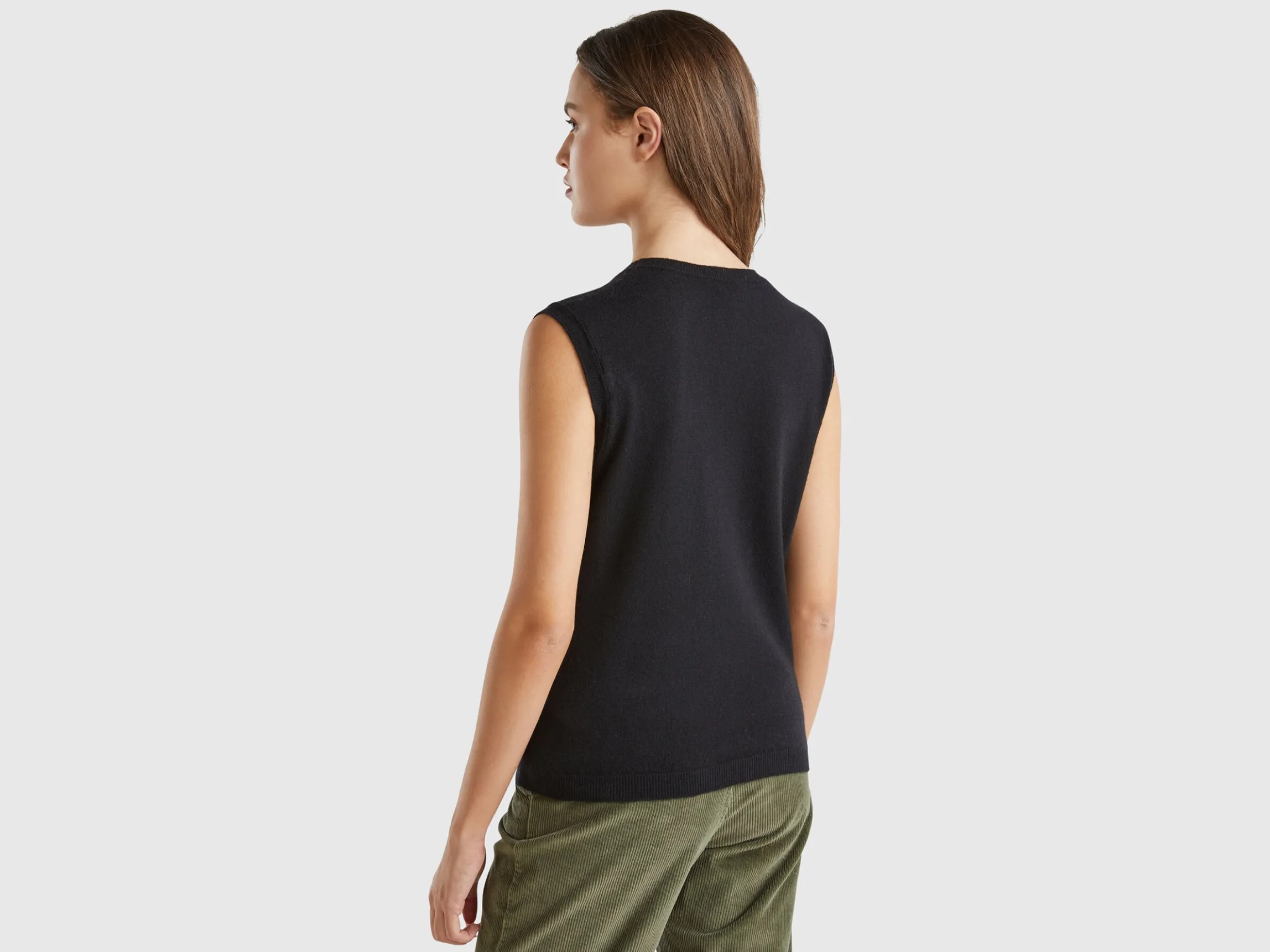 Black vest in pure Merino wool
