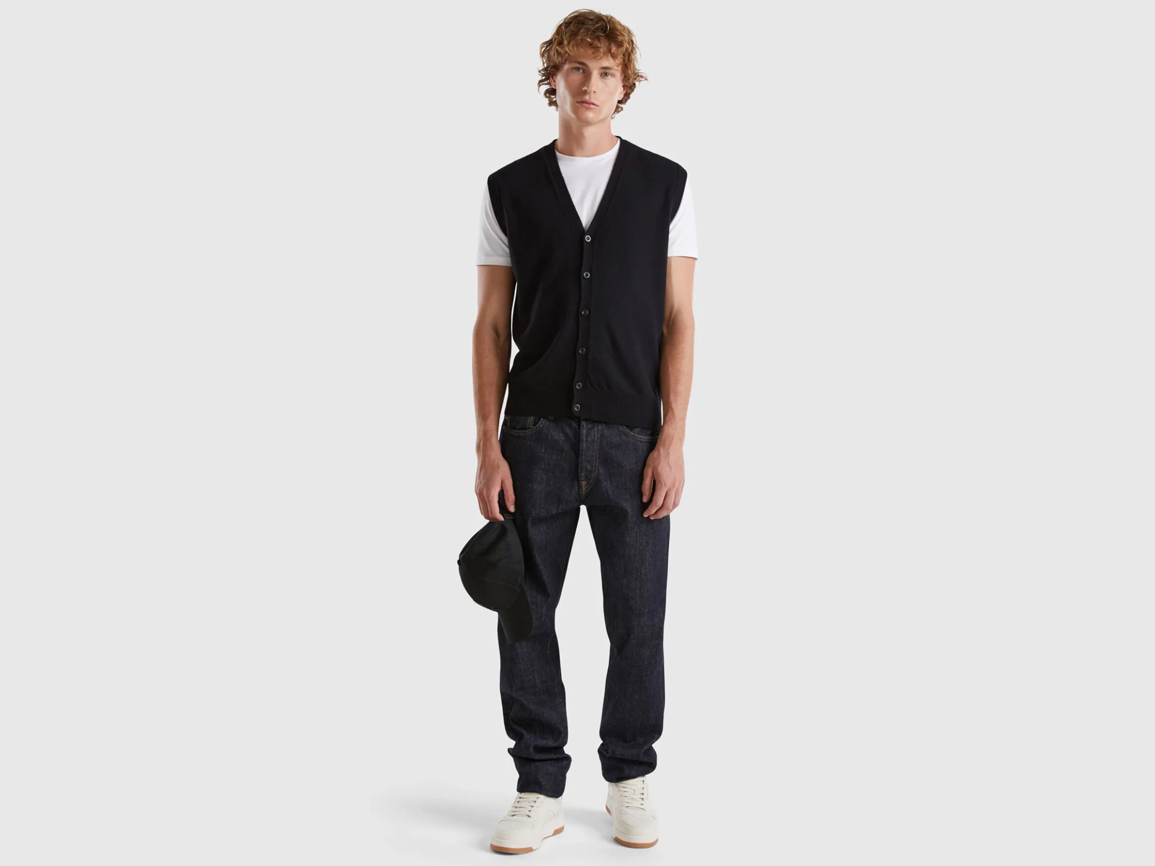 Black vest in pure Merino wool