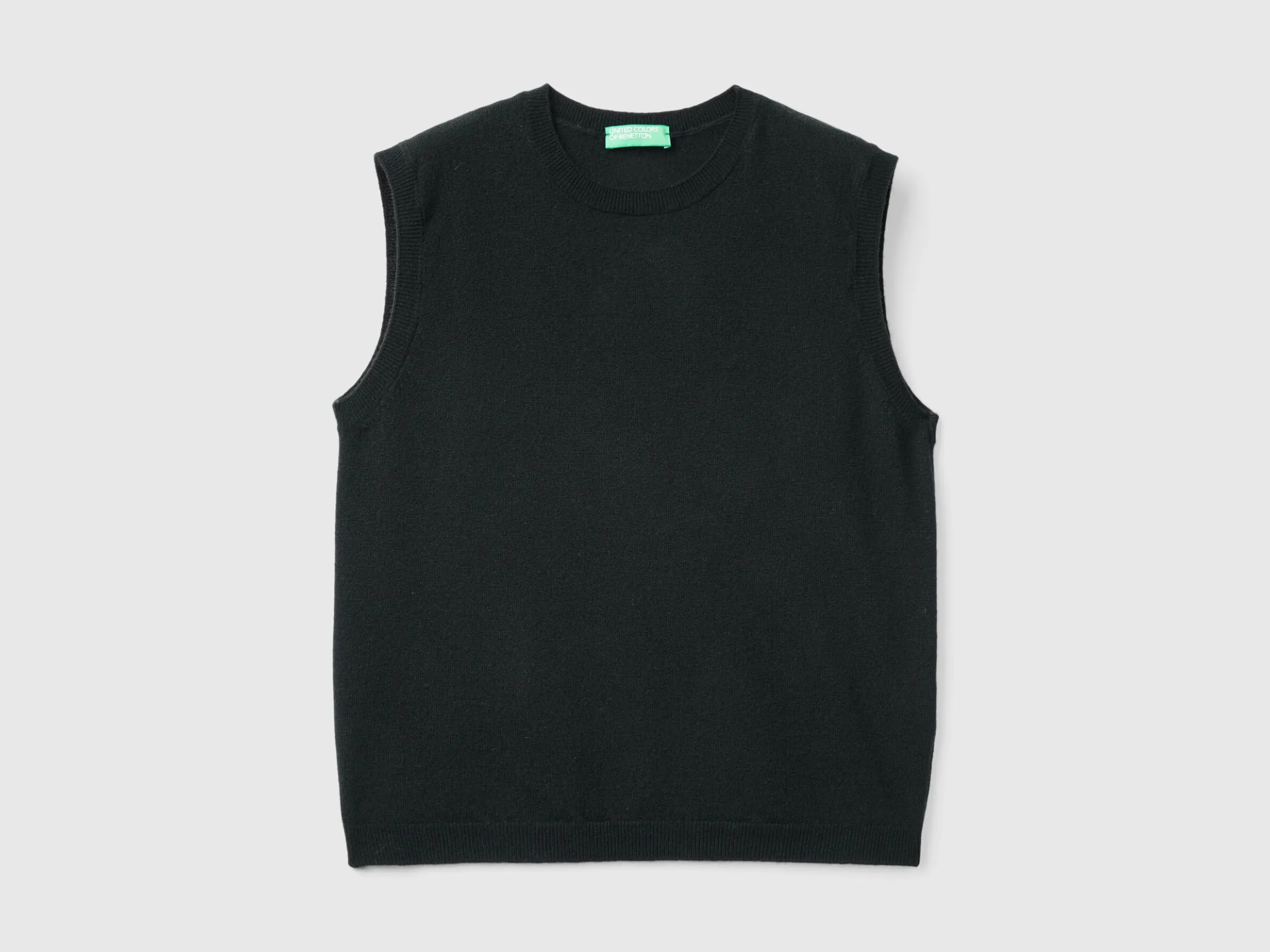 Black vest in pure Merino wool