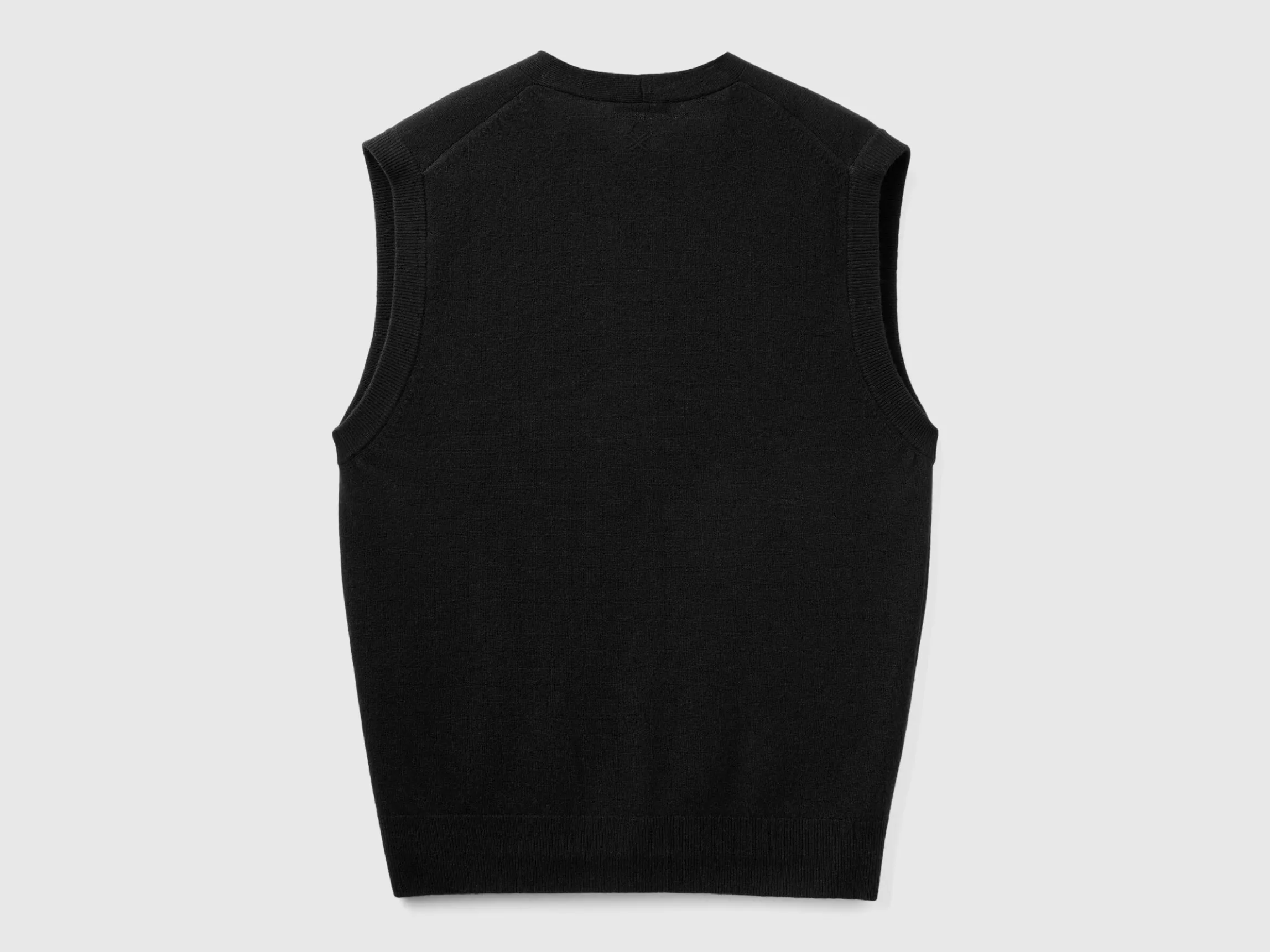 Black vest in pure Merino wool