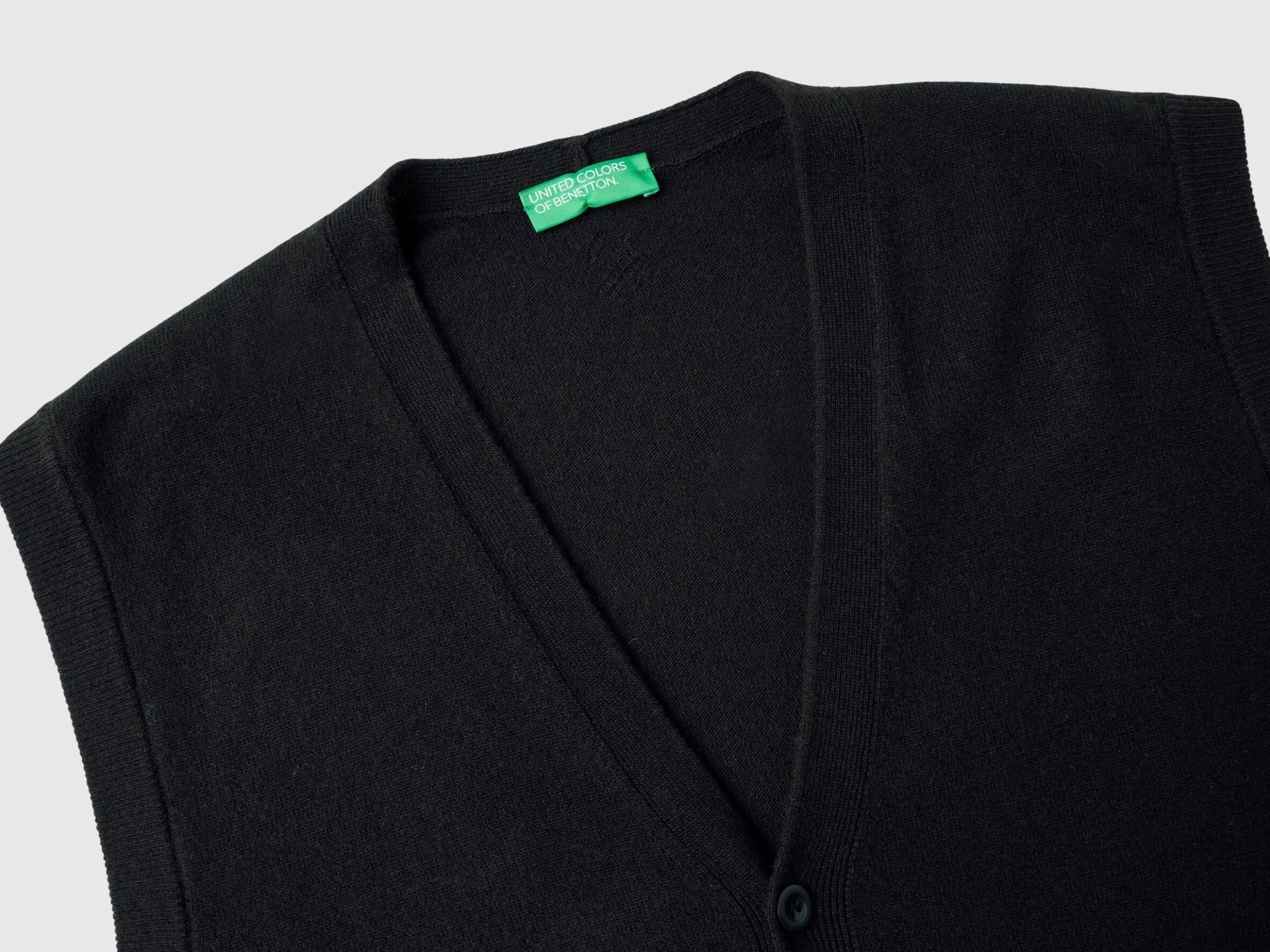 Black vest in pure Merino wool