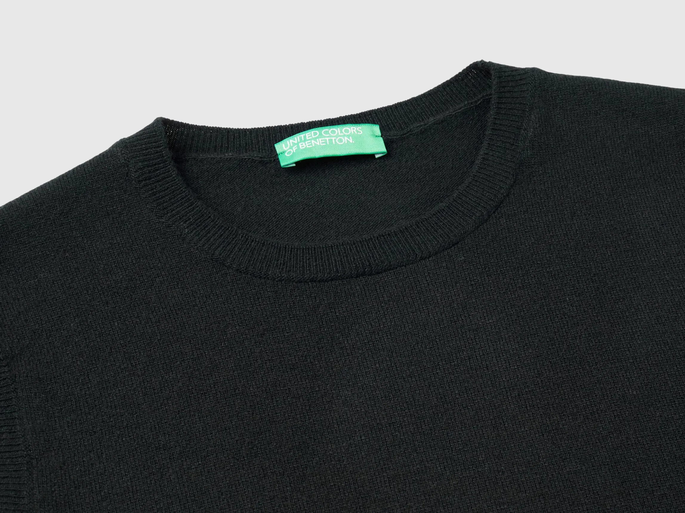 Black vest in pure Merino wool