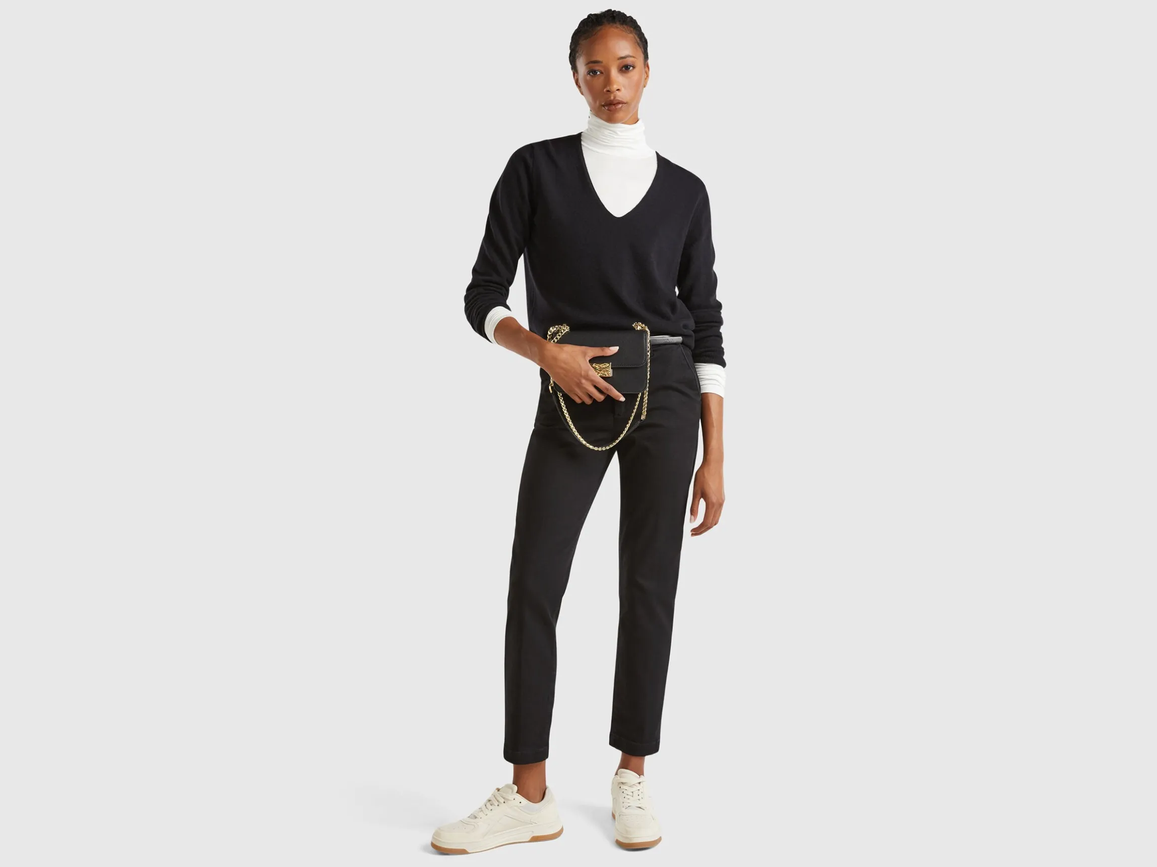 Black V-neck sweater in pure Merino wool