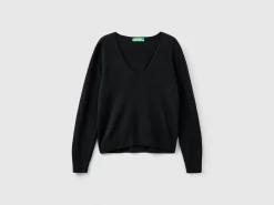 Black V-neck sweater in pure Merino wool