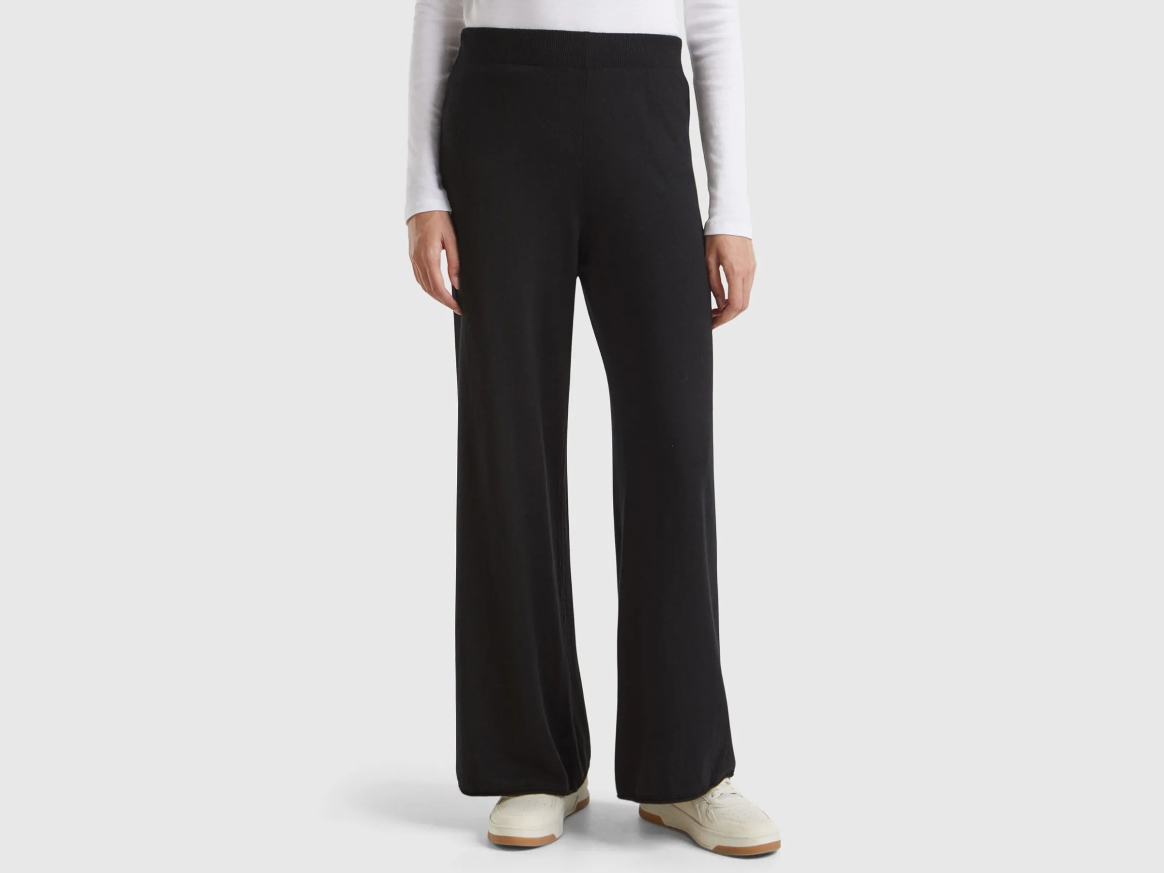 Black wide leg trousers in cashmere and wool blend