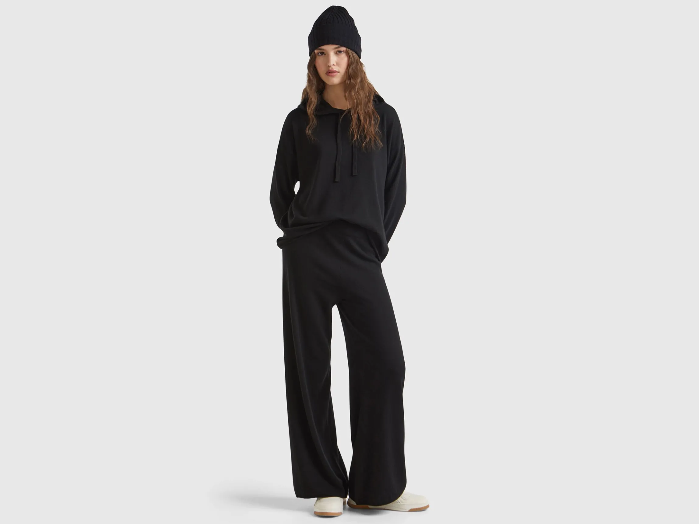 Black wide leg trousers in cashmere and wool blend