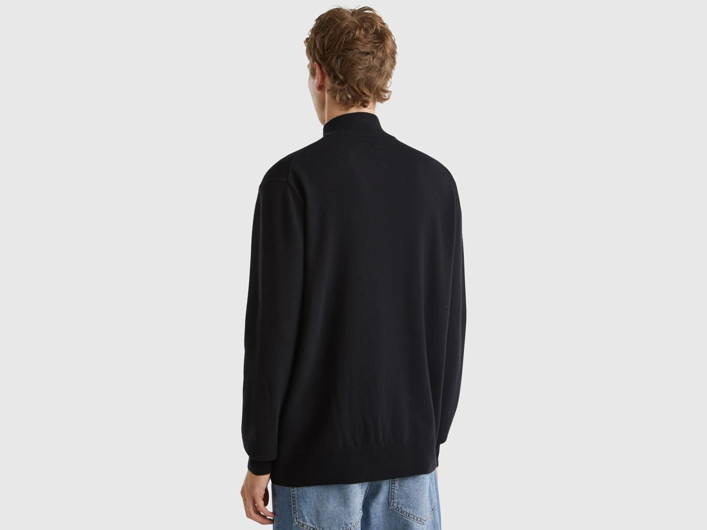 Black zip-up sweater in 100% Merino wool