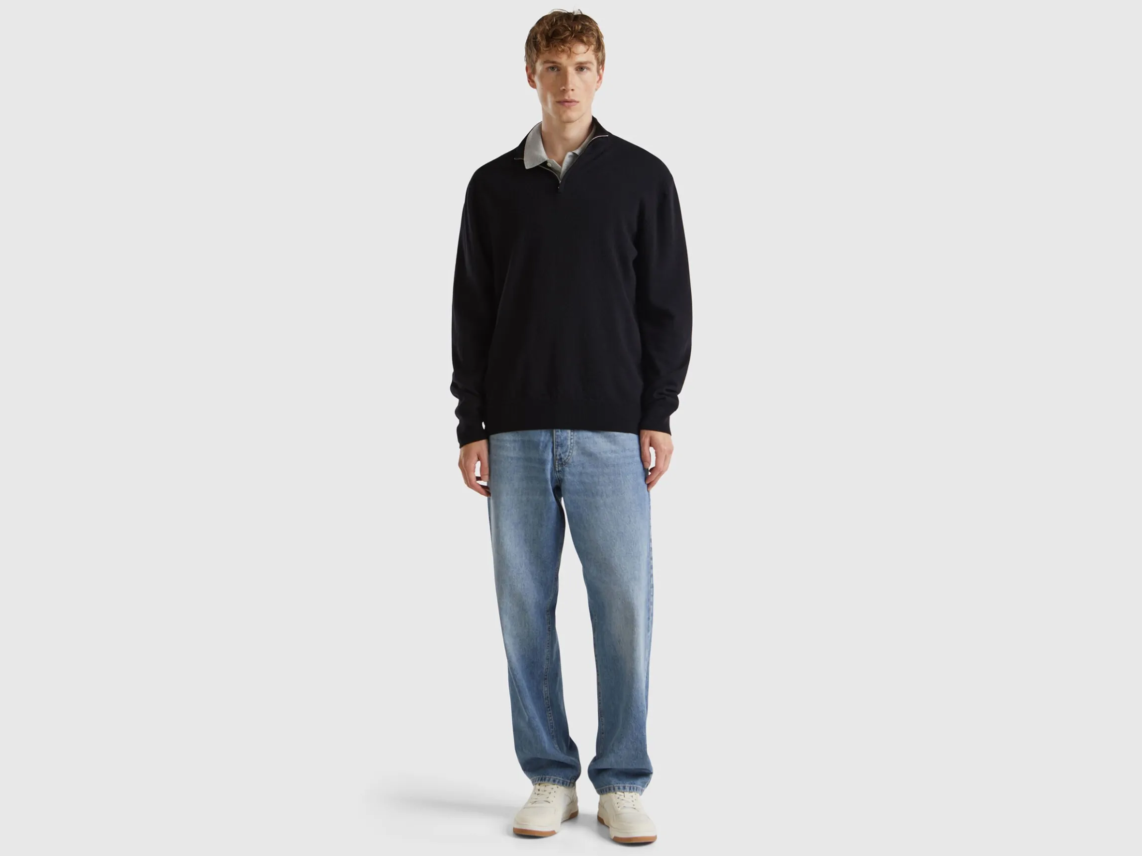 Black zip-up sweater in 100% Merino wool
