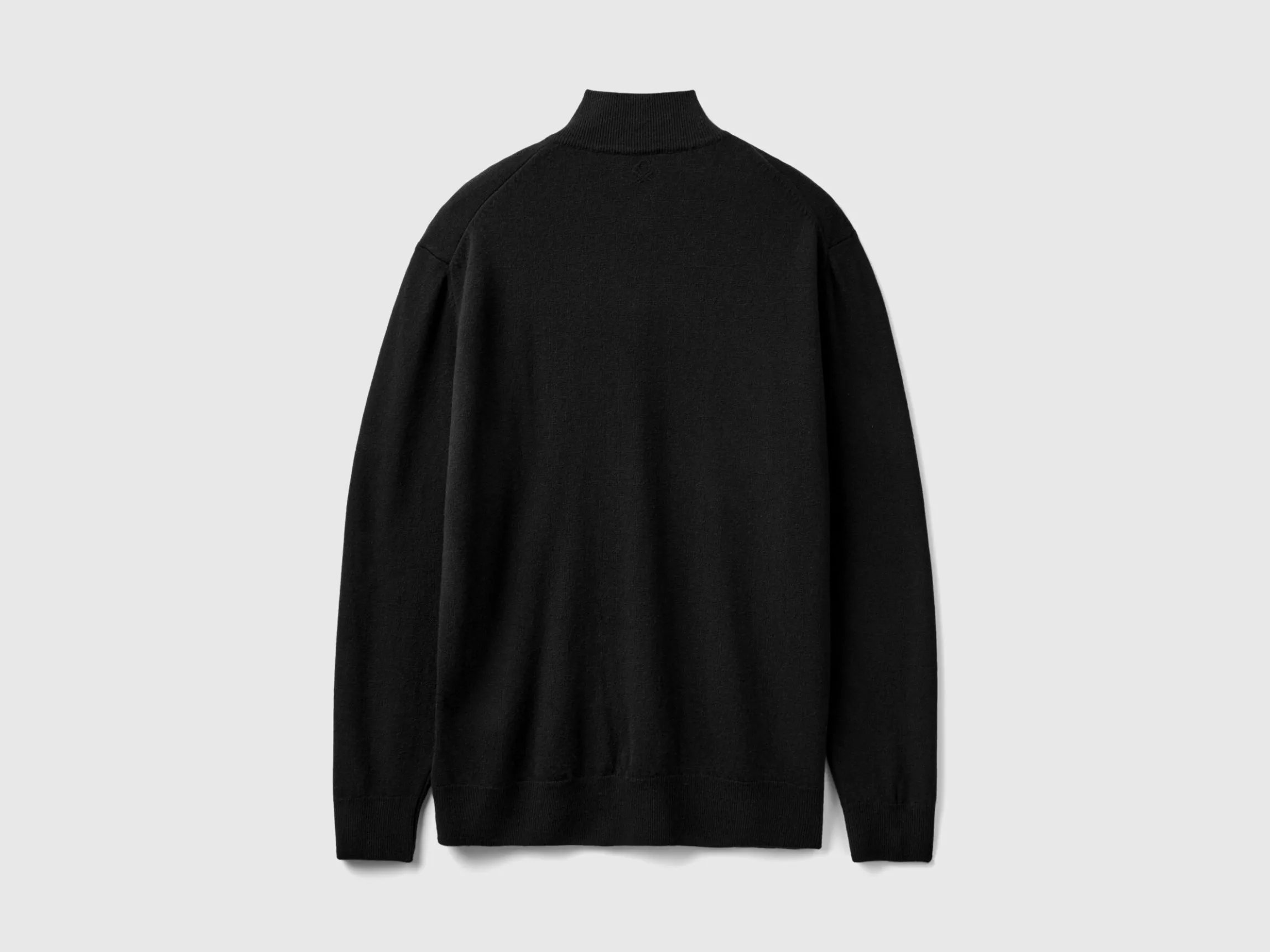 Black zip-up sweater in 100% Merino wool