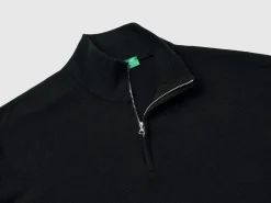 Black zip-up sweater in 100% Merino wool