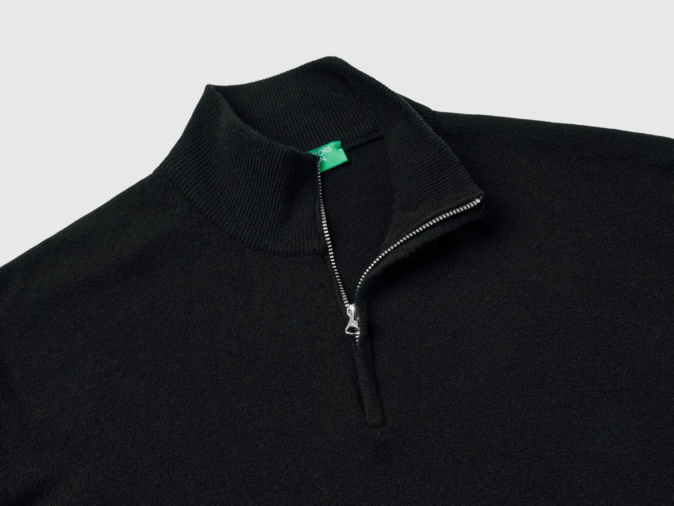 Black zip-up sweater in 100% Merino wool
