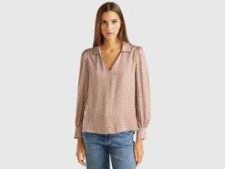 Blouse in satin with geometric pattern