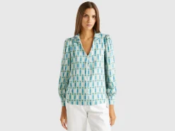 Blouse in satin with geometric pattern