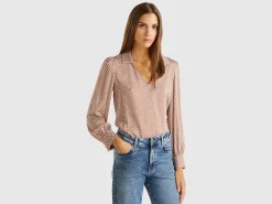 Blouse in satin with geometric pattern