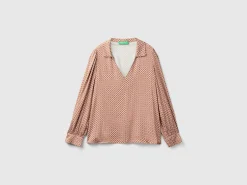 Blouse in satin with geometric pattern
