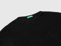 Boxy fit sweater