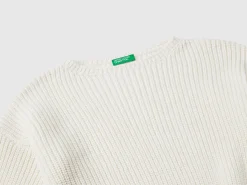 Boxy fit sweater