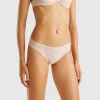 Brazilian underwear in stretch lace