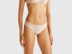 Brazilian underwear in stretch lace