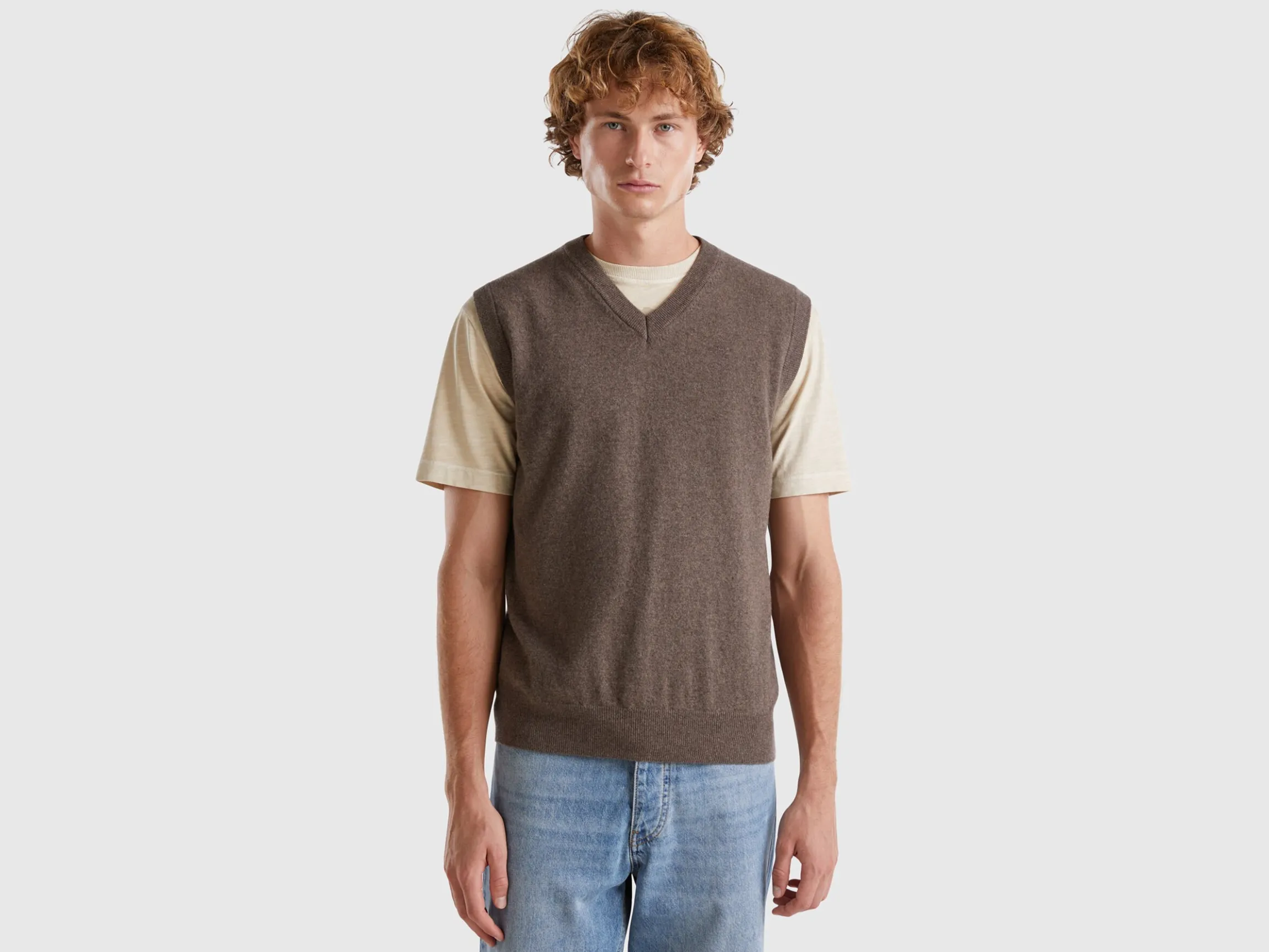 Brown vest in pure Merino wool