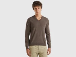 Brown V-neck sweater in pure Merino wool