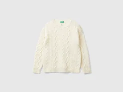 Cable knit sweater in wool blend