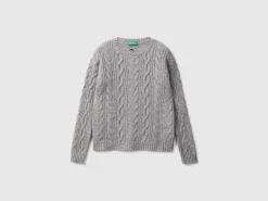 Cable knit sweater in wool blend