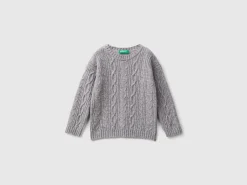 Cable knit sweater in wool blend