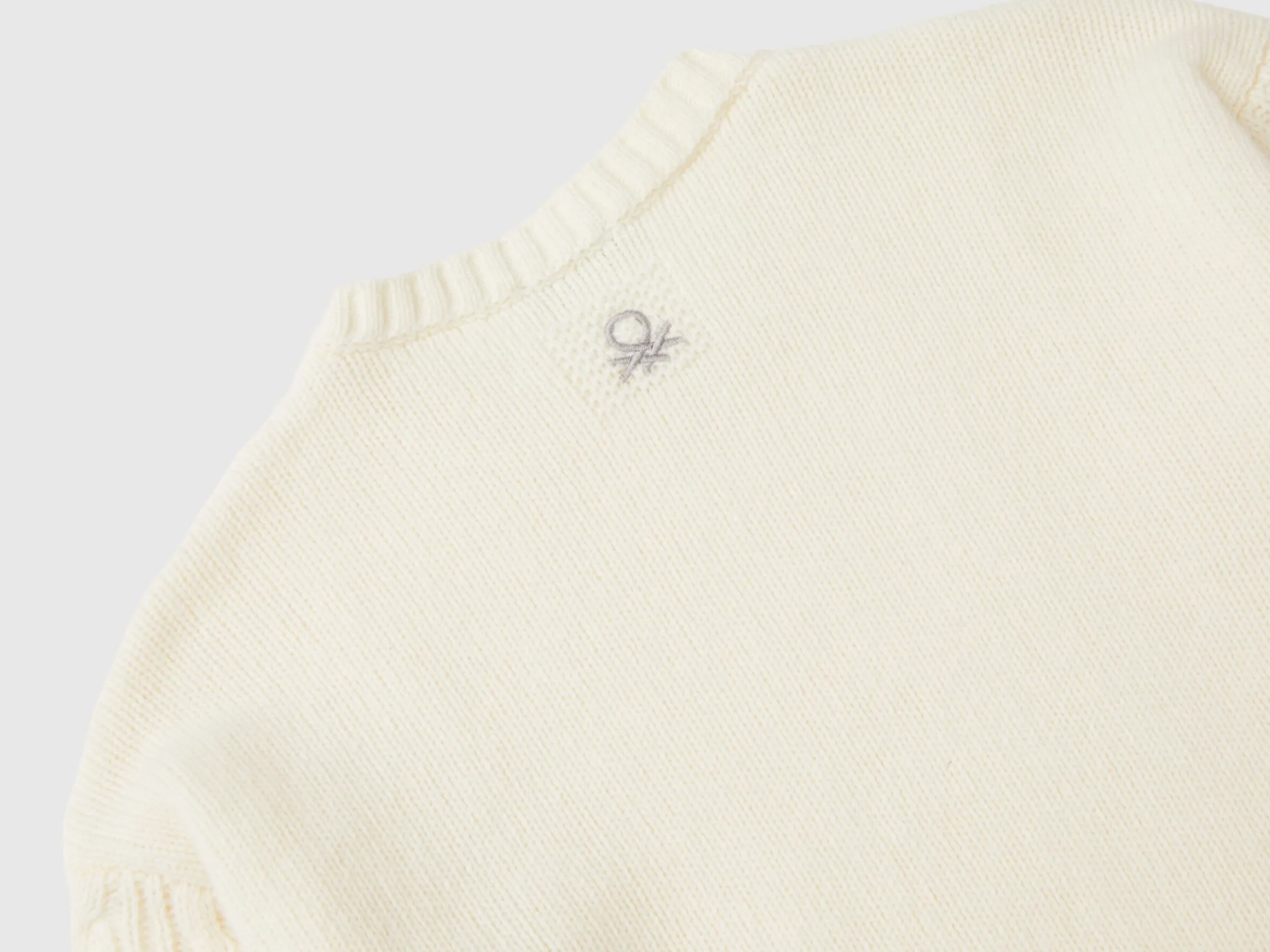 Cable knit sweater in wool blend