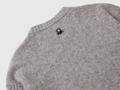 Cable knit sweater in wool blend