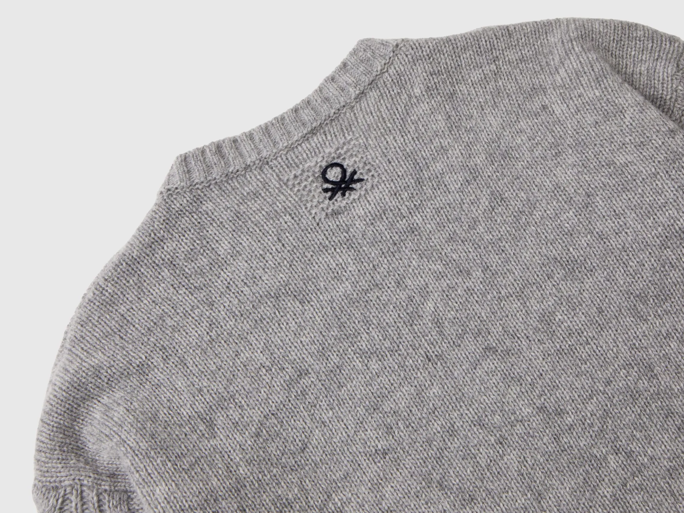 Cable knit sweater in wool blend