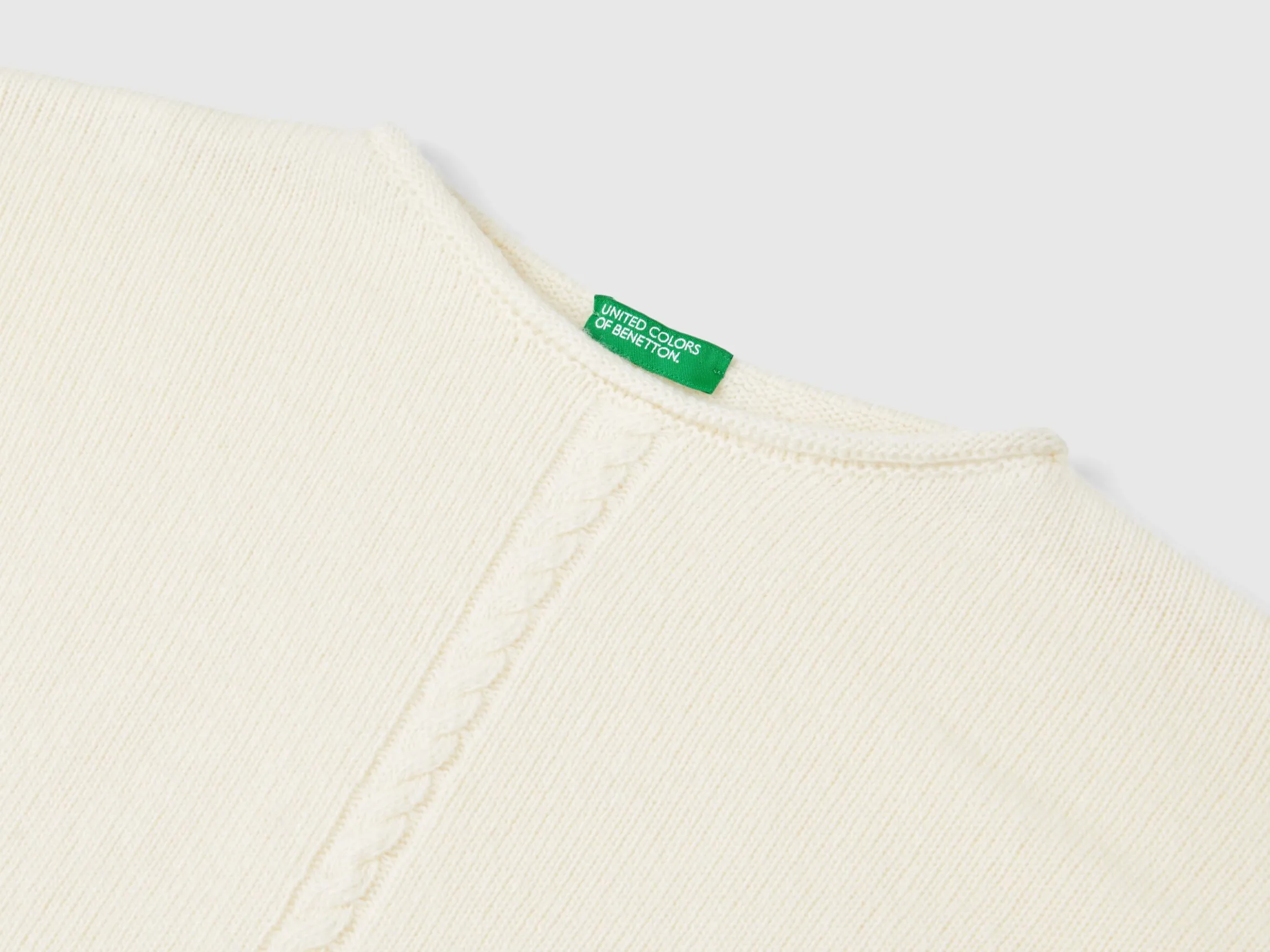Cable knit sweater in wool blend