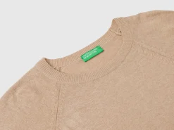 Camel crew neck sweater in cashmere and wool blend
