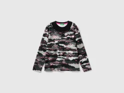 Camouflage t-shirt with neon details