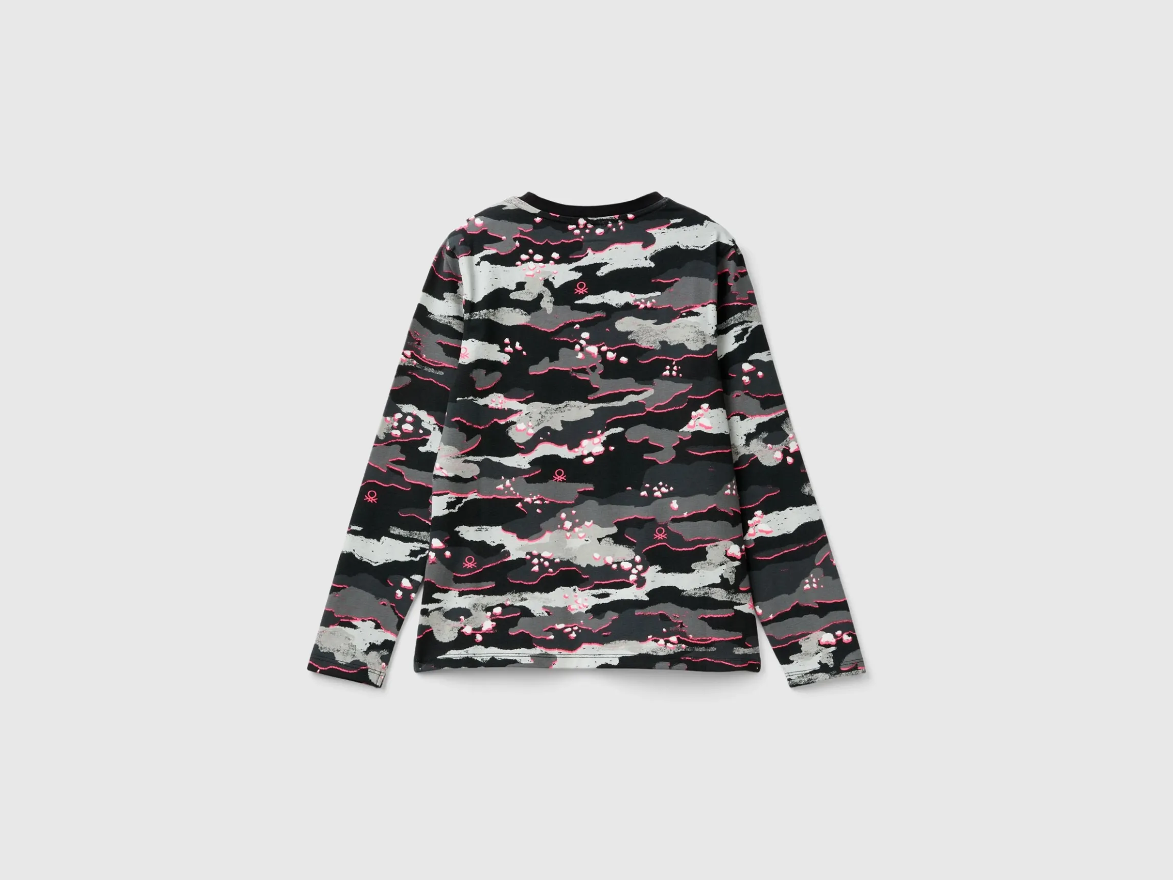 Camouflage t-shirt with neon details