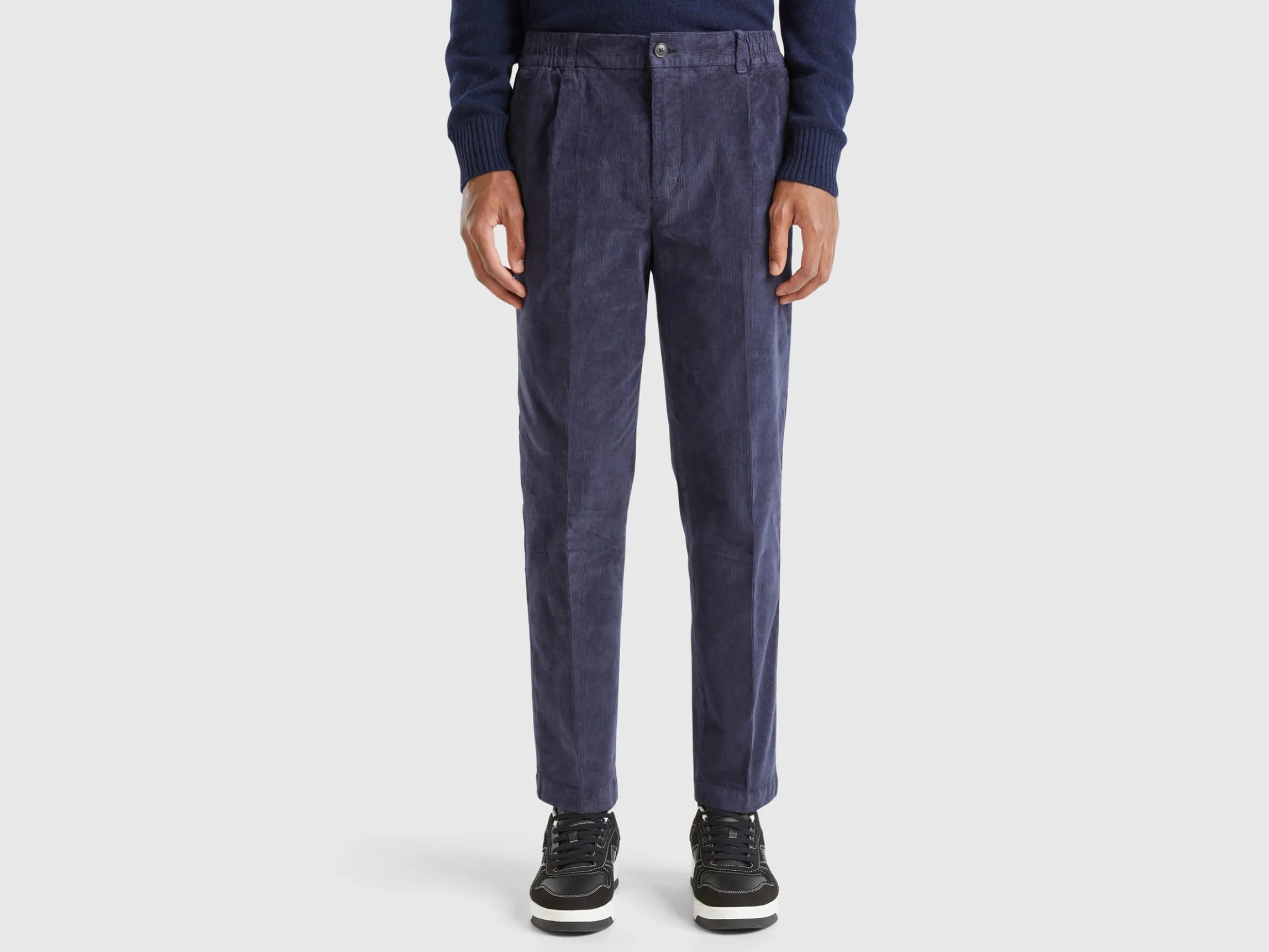 Carrot fit chinos in corduroy
